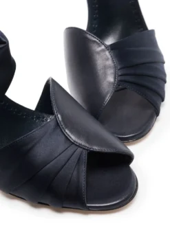 Manolo Blahnik -Manolo Blahnik 17903346 40588749 1000