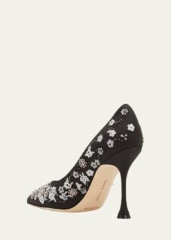 Manolo Blahnik FIORATA EMBROIDERED LINEN PUMPS 8 Manolo Blahnik FIORATA EMBROIDERED LINEN PUMPS -Manolo Blahnik bg 4456946 100101 c 1